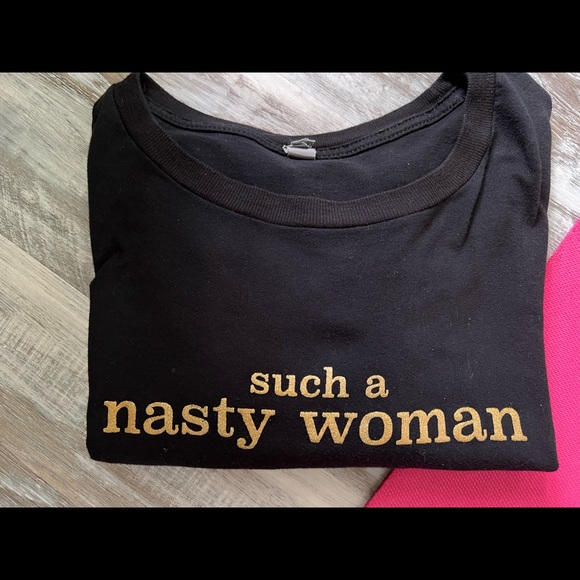 Black t-shirt with gold lettering - Picture 2 of 2